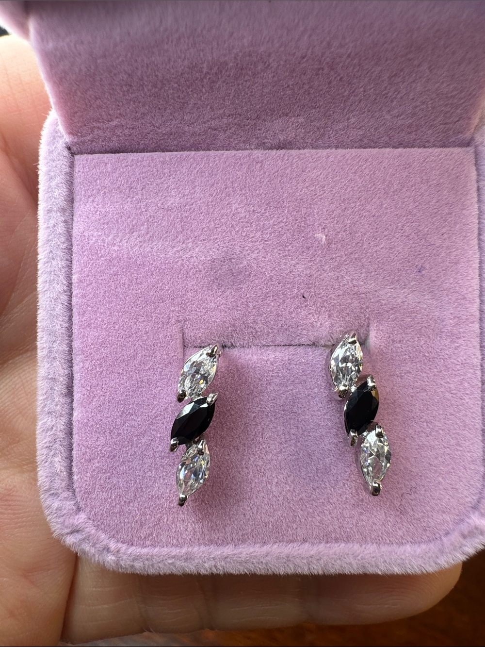3218-Swarovski Crystal Element post earrings‎